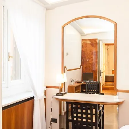 Apartment Trevi Fashion Rom